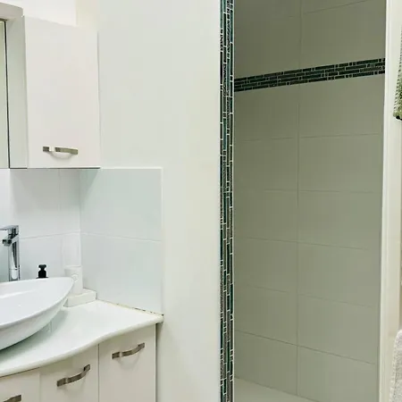 L'armada, Proche Gare, Lr139 펜션