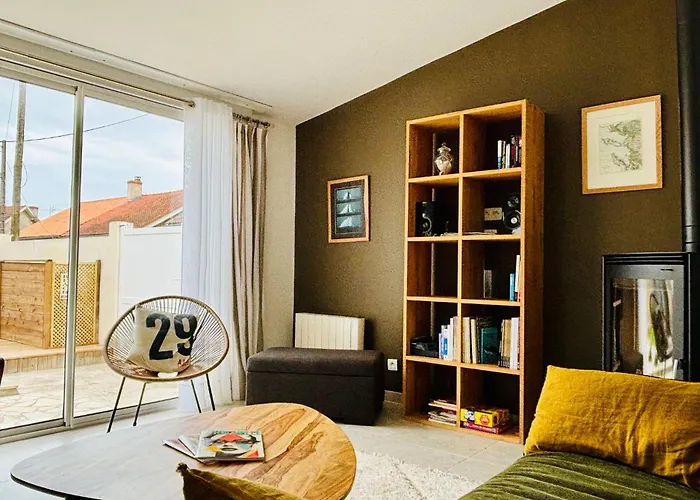 L'armada, Proche Gare, Lr139 La Rochelle (Charente-Maritime)